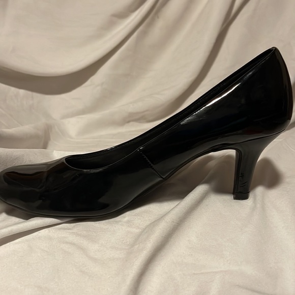 Women’s Black Heels - Picture 2 of 5